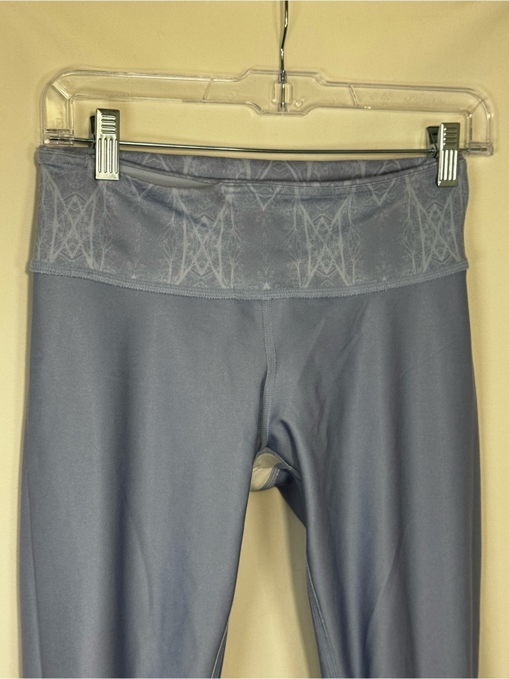 NWOT Alo Yoga Tree Lace Sky Geometric Chevron Leggings Size XS - Picture 11 of 12